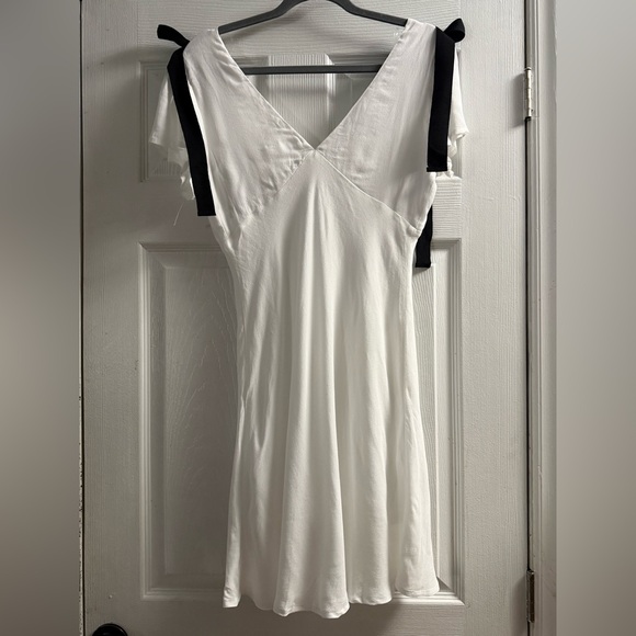 Wild Fable White Mini A-line Dress Flutter Sleeves With Bows Size Small - Picture 8 of 14